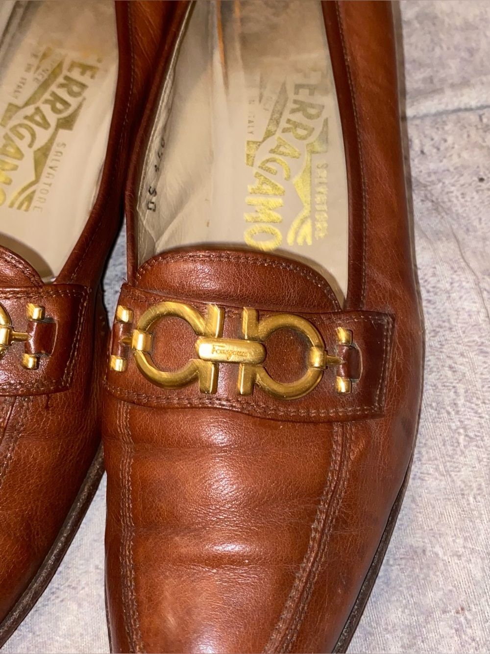 Ferragamo Gancini Horsebit Accent Gold Leather Loafers Shoes Flats 7.5 Vintage - Picture 3 of 9